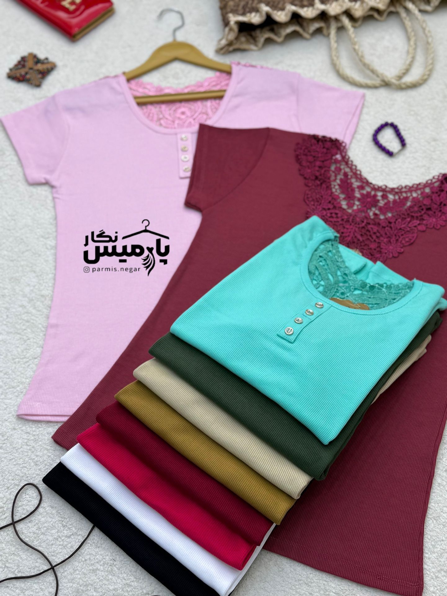 تاپ زنانه مدل پشت گیپور ۳ دکمه
